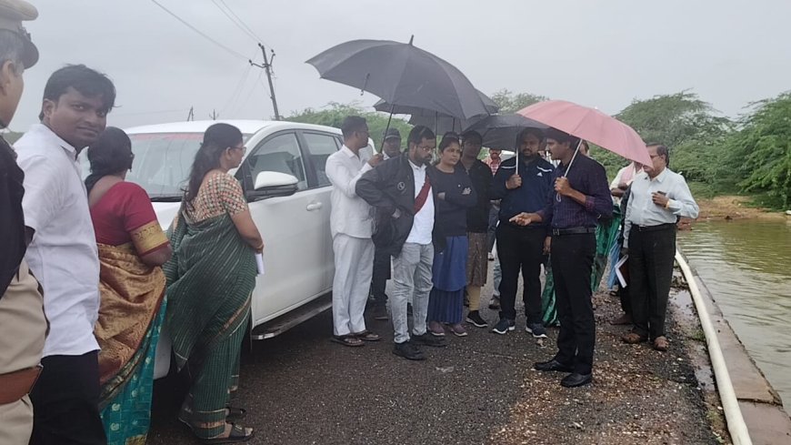 తుఫాను దృష్ట్యా అధికారులు అందుబాటులో ఉండాలి