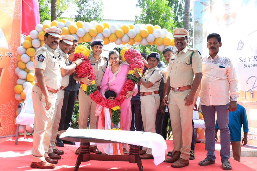 నూతన సంవత్సరం శుభాకాంక్షలు తెలిపి చిత్తూరు జిల్లా ఎస్పి