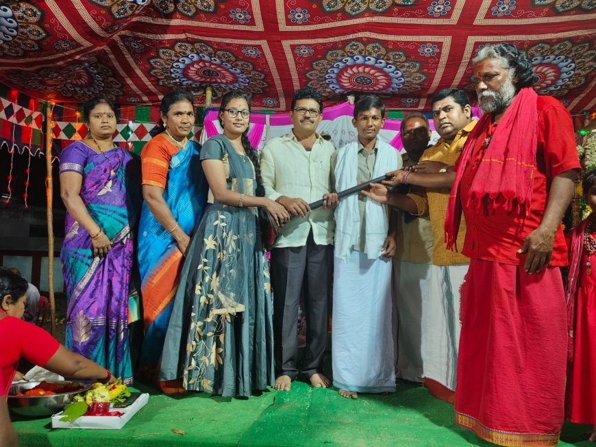 పేద నాయి బ్రాహ్మణ కళాకారులకు డోలు, నాదస్వరం బహుకరణ