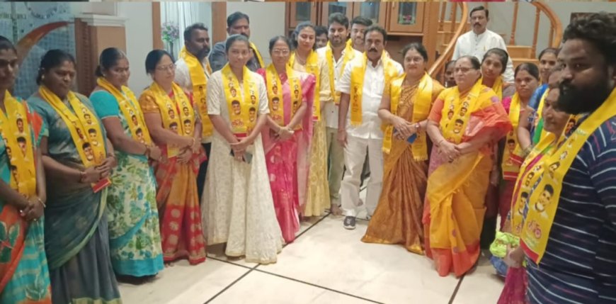 తెలుగుదేశం పార్టీలో చేరిన కాపు మహిళా నేత పద్మావతి శ్రీదేవి