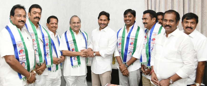 వైయస్ఆర్ సీపీలో చేరిన కాపు ఉద్యమనేత ముద్రగడ పద్మనాభం