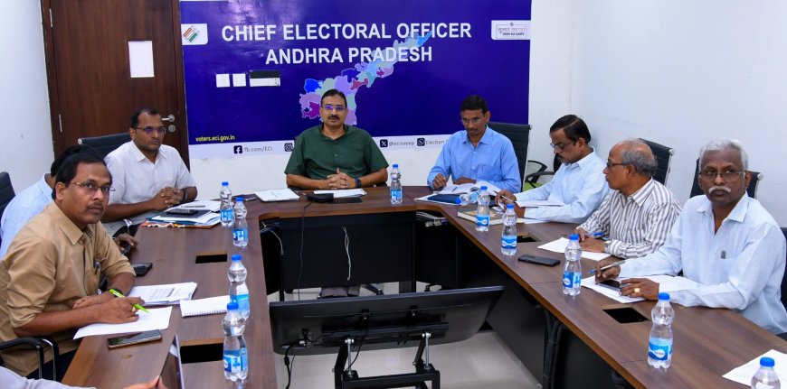అనుమతి లేని రాజకీయ ప్రకటనలు వెంటనే తొలగించండి