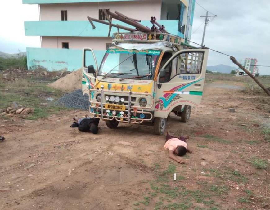 విద్యుత్ షాక్ తో అన్నదమ్ములు మృతి