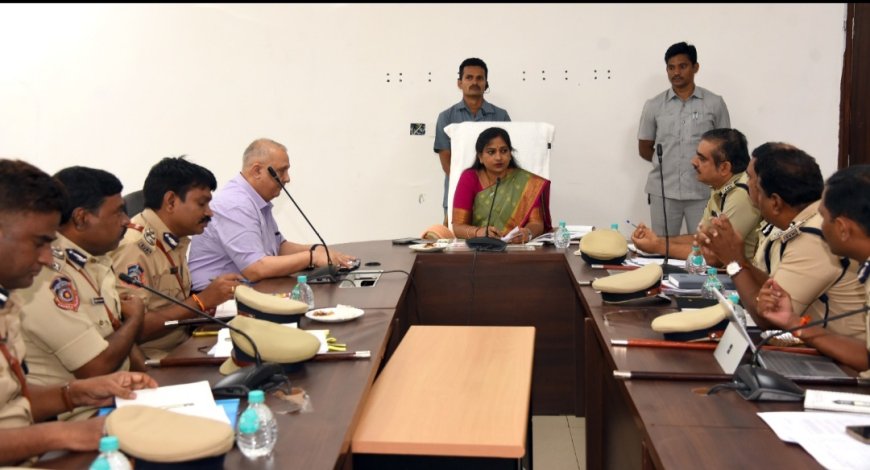 రాష్ట్ర హోం శాఖ మంత్రి వంగలపూడి అనిత అగ్నిమాపక శాఖపై పూర్తిస్థాయి సమీక్ష