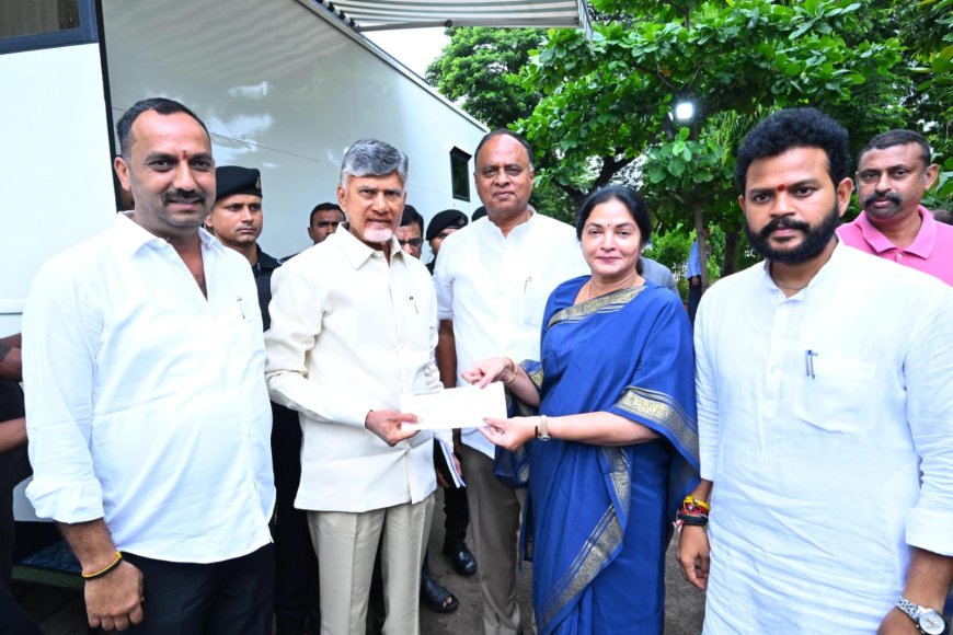 వరద బాధితుల సహాయార్థం వేమిరెడ్డి దంపతులు కోటి రూపాయలు విరాళం