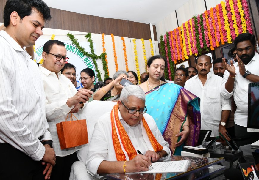 ఏపీ టిడ్కో చైర్మన్ గా బాధ్యతలు స్వీకరించిన వేములపాటి అజయ్ కుమార్