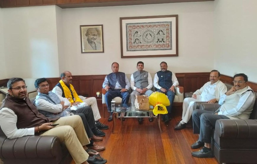 నూతన పార్లమెంట్ భవనంలో తెలుగుదేశం పార్టీ నూతన కార్యాలయ ప్రారంభోత్సవం ఘనంగా సాగింది.
