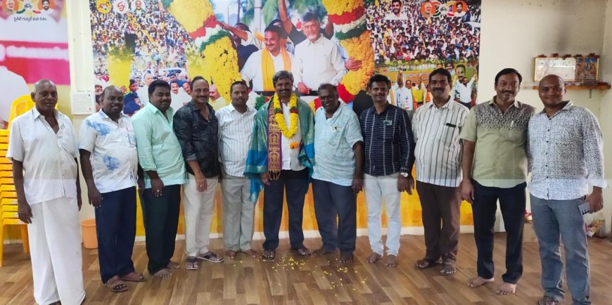 గుర్రం మాల్యాద్రి ని ఘనంగా సన్మానించిన ఆర్యవైశ్యులు