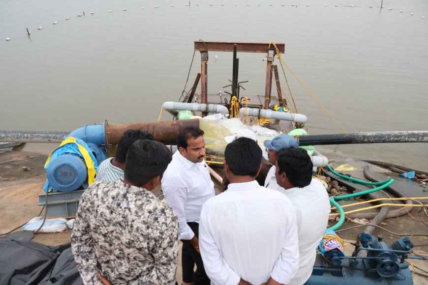 రాళ్లపాడు ప్రాజెక్టు వద్ద మోటార్లను పరిశీలించిన ఎమ్మెల్యే
