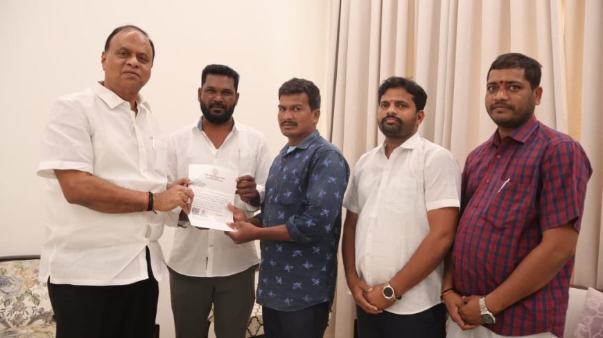 10 లక్షల సీఎంఆర్ఎఫ్ చెక్కును అందజేసిన ఎంపీ వేమిరెడ్డి