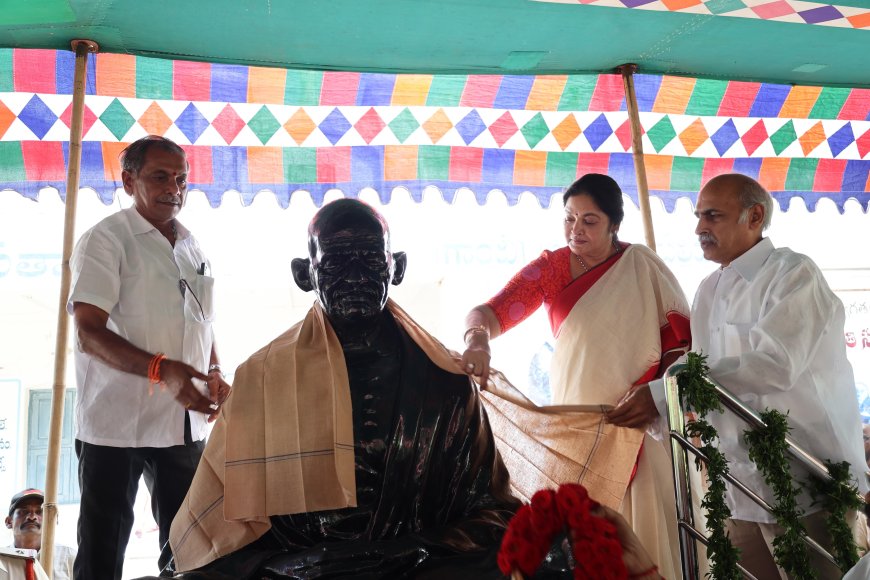 పూజ్య బాపూజీ శాంతి మార్గం నేటి యువతకు ఆదర్శం కావాలి