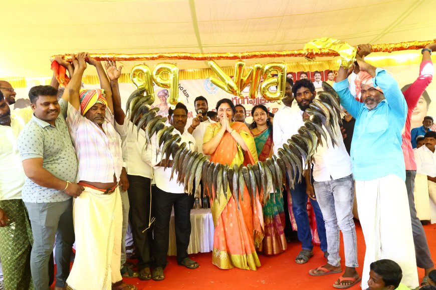 ఎమ్మెల్యే ప్రశాంతి రెడ్డి కి చేపలమాలతో అరుదైన ఘన సన్మానం