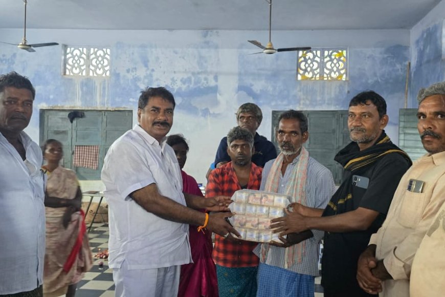 పునరావాస కేంద్రాల్లో తలదాచుకున్న  పేదలకు ఆహార పదార్థాలు పంపిణీ చేసిన జాలి రెడ్డి