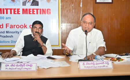 మత్స్యకారులకు పెద్ద బోట్లు అందించి ఆదుకోవాలి