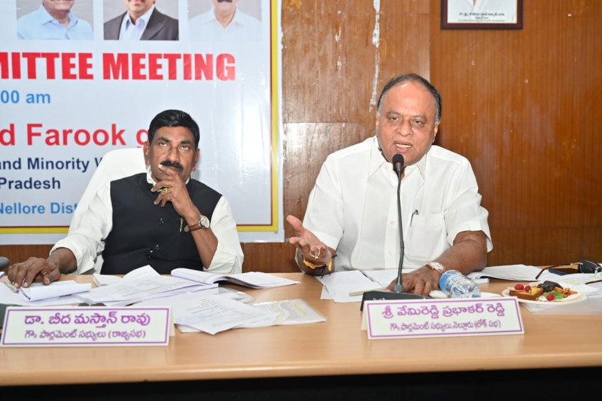 మత్స్యకారులకు పెద్ద బోట్లు అందించి ఆదుకోవాలి