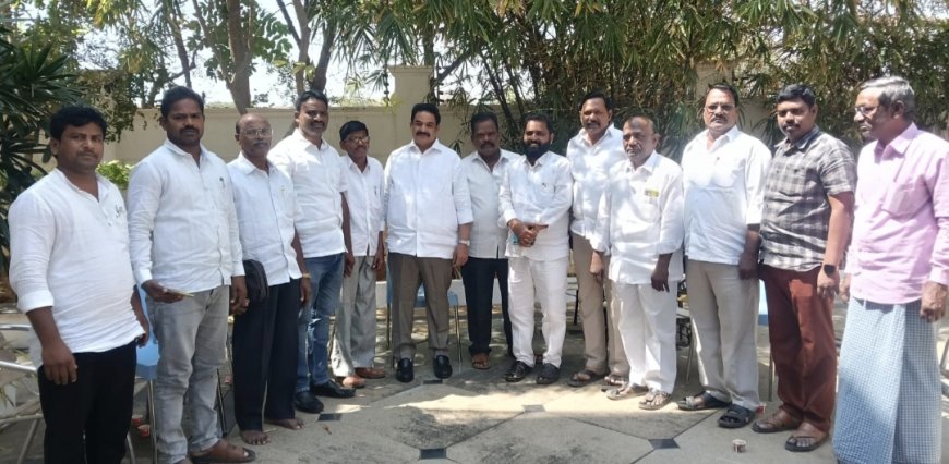 కనిగిరిలో  అంబేద్కర్ విగ్రహం ఏర్పాటుకు  మాజీ ఎమ్మెల్యే కదిరి బాబురావు1,0,1116 విరాళం