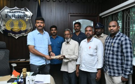 కందుకూరులో  రోడ్డు ప్రమాదంలో  మరణించిన కానిస్టేబుల్ కుటుంబానికి పోలీసులు ఆర్థిక సహాయం