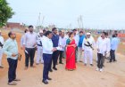 కర్లపాలెం నిర్వాసితులకు నిర్మిస్తున్న పునరావాస కాలనీని పరిశీలించిన కలెక్టర్