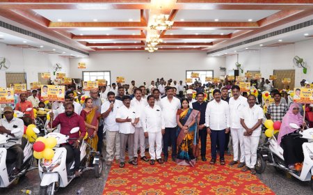 దివ్యాంగులకు ఉచిత త్రీ వీలర్  బైకులను పంపిణీ చేసిన మంత్రి  డోలా