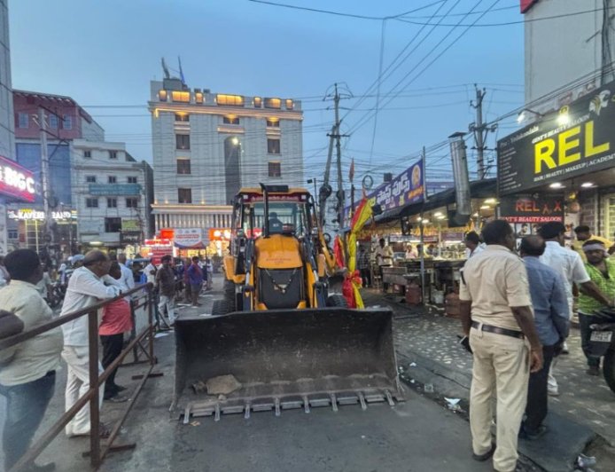 ఒంగోలు ఆర్టీసీ  డిపో పరిధిలో  ట్రాఫిక్, పారిశుధ్యం పై  ప్రత్యేక దృష్టి పెట్టిన అధికారులు