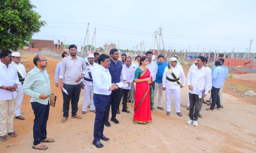 కర్లపాలెం నిర్వాసితులకు నిర్మిస్తున్న పునరావాస కాలనీని పరిశీలించిన కలెక్టర్