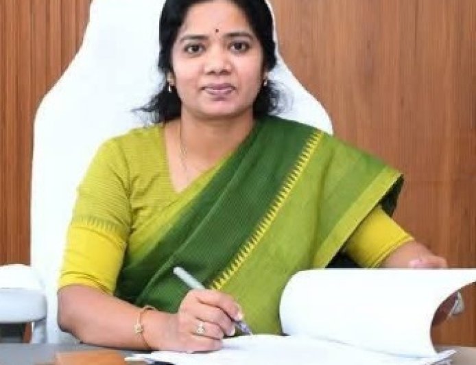 సర్ కార్యక్రమంలో నిర్లక్ష్యం వహించిన పంచాయతీ కార్యదర్శి సస్పెండ్