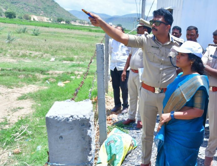 ముఖ్యమంత్రి చంద్రబాబు నాయుడు పర్యటన ఏర్పాట్లను పరిశీలించిన కలెక్టర్, ఎస్పి