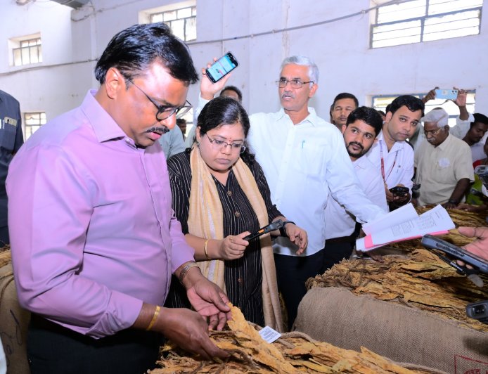 పొగాకు కొనుగోలు చేయకుండా ఉద్దేశ పూర్వకంగా  తిరస్కరిస్తే కఠిన చర్యలు