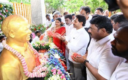 ఇడుపులపాయలో  ఘనంగా దివంగత ముఖ్యమంత్రి  రాజశేఖర్ రెడ్డి  జన్మదిన వేడుకలు