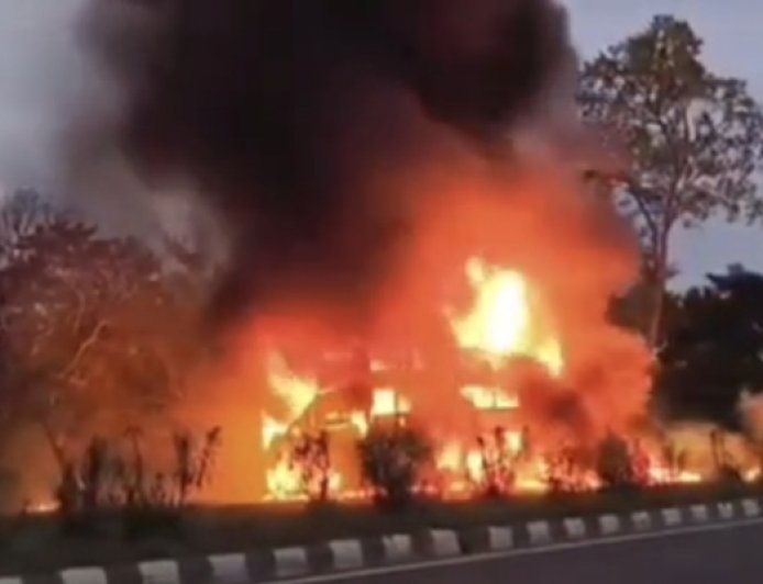 చెన్నై- మధురై మధ్య ప్రైవేటు స్లీపర్ బస్సు దగ్ధం