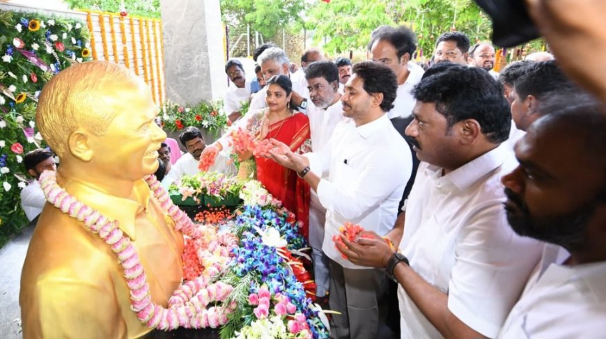 ఇడుపులపాయలో  ఘనంగా దివంగత ముఖ్యమంత్రి  రాజశేఖర్ రెడ్డి  జన్మదిన వేడుకలు