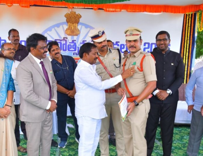 కందుకూరు సీఐ అన్వర్ భాషకు  సేవా పురస్కారం