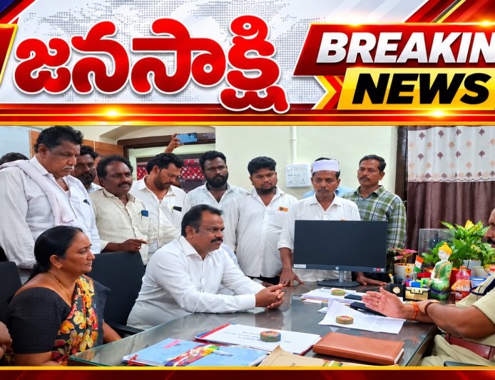 తన భర్తను  బలవంతంగా తీసుకెళ్లారంటూ  డీఎస్పీకి భారతి ఫిర్యాదు